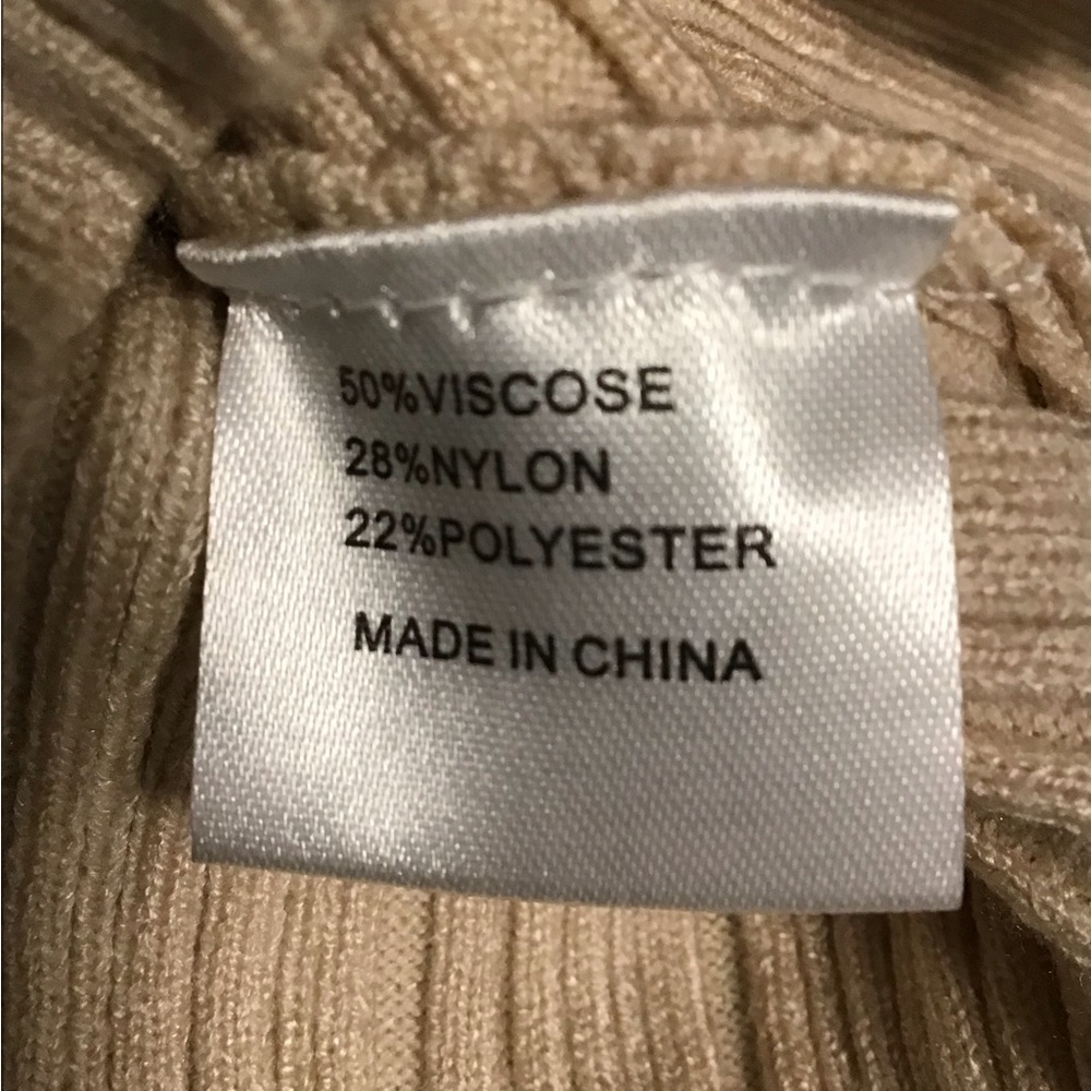NWT! Haeof sweater Medium - Picture 7 of 8